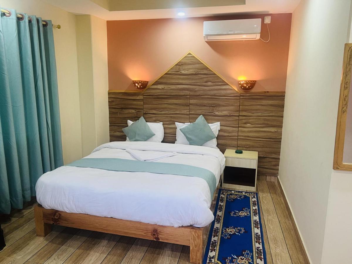 Hotel Olympus Pokhara Buitenkant foto