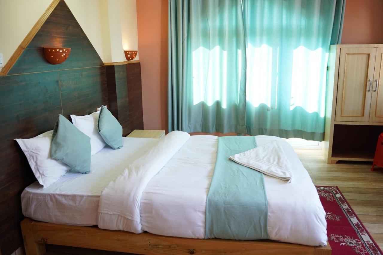 Hotel Olympus Pokhara Buitenkant foto