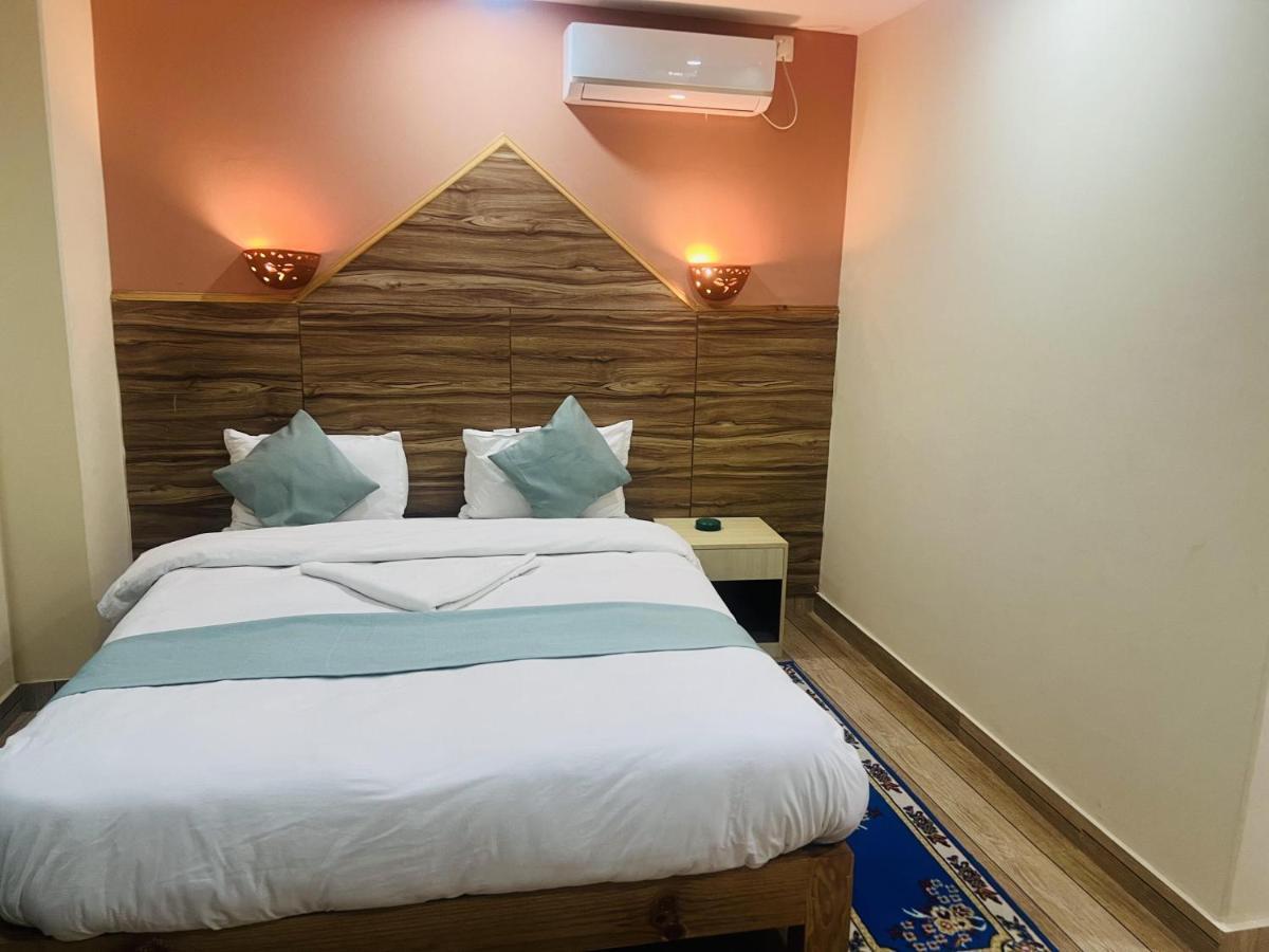Hotel Olympus Pokhara Buitenkant foto