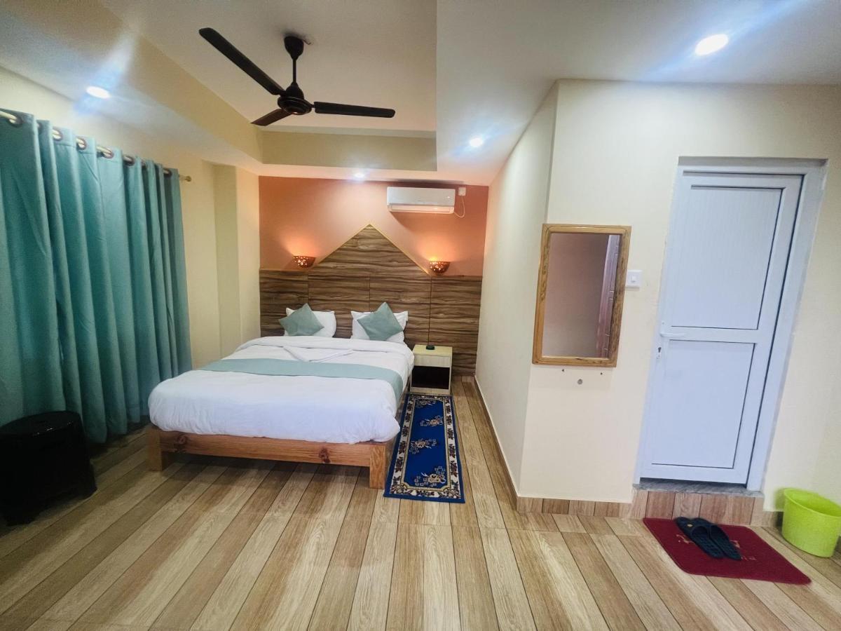 Hotel Olympus Pokhara Buitenkant foto