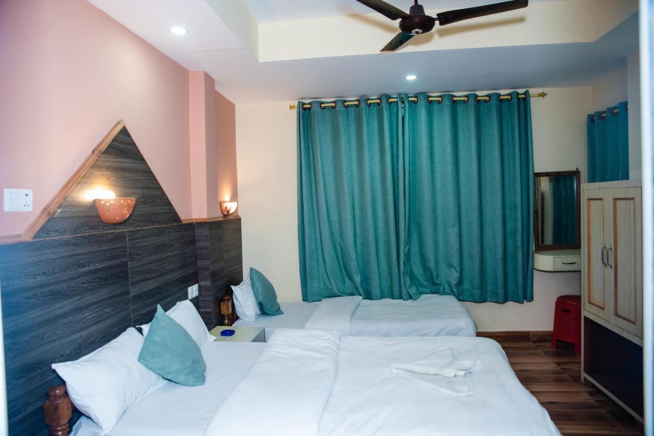 Hotel Olympus Pokhara Buitenkant foto