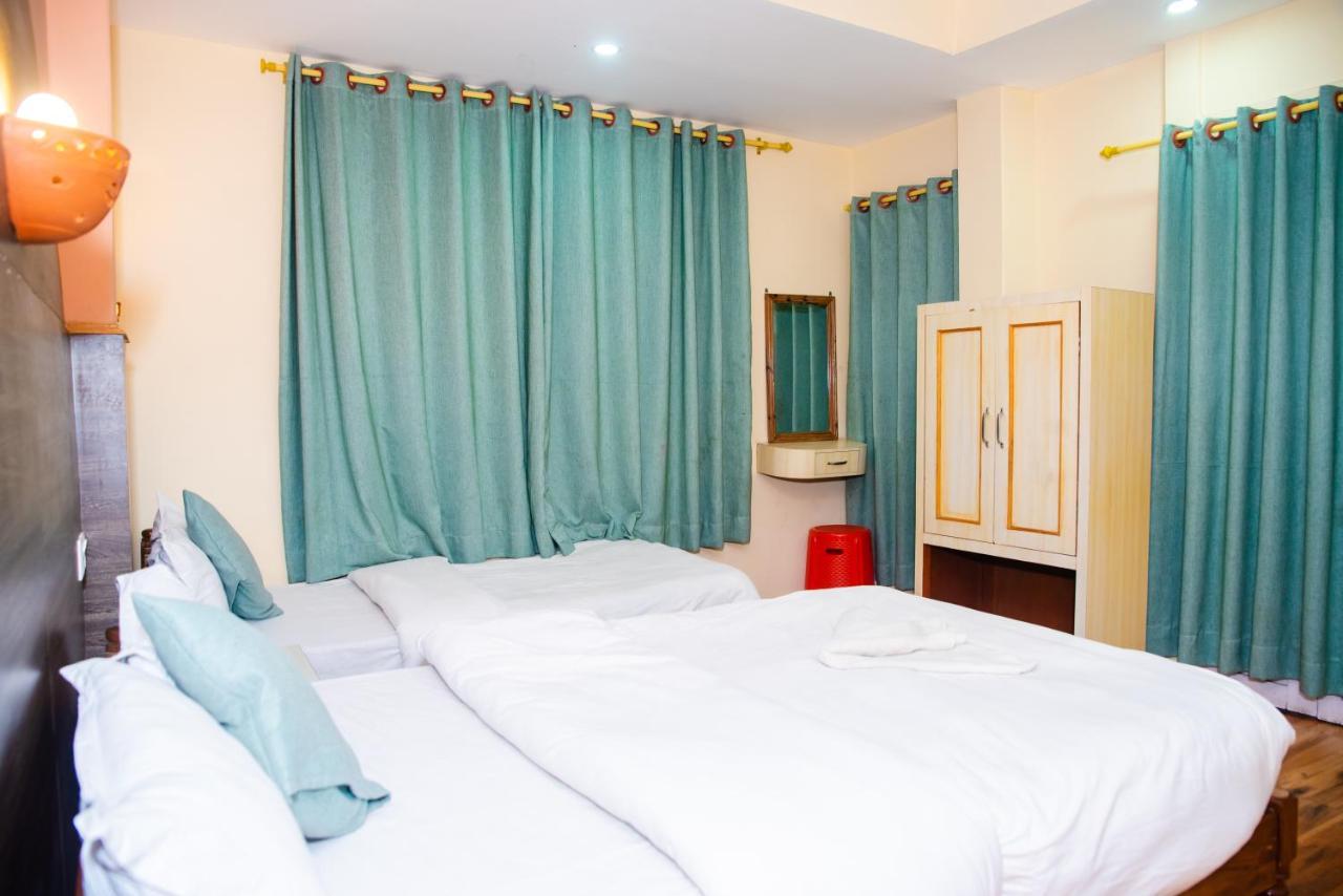 Hotel Olympus Pokhara Buitenkant foto