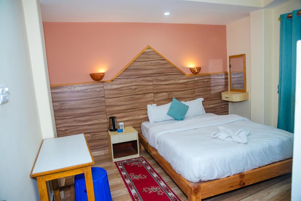 Hotel Olympus Pokhara Buitenkant foto