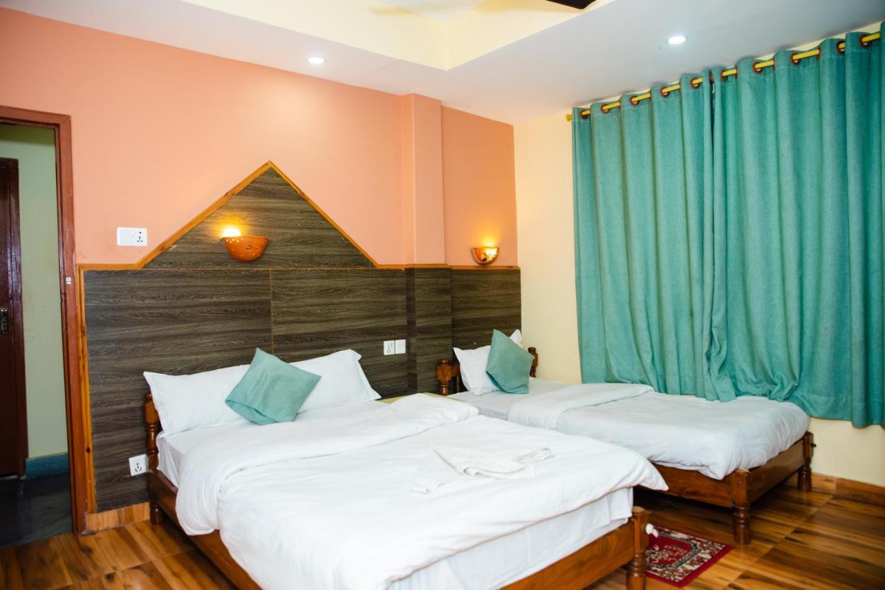 Hotel Olympus Pokhara Buitenkant foto