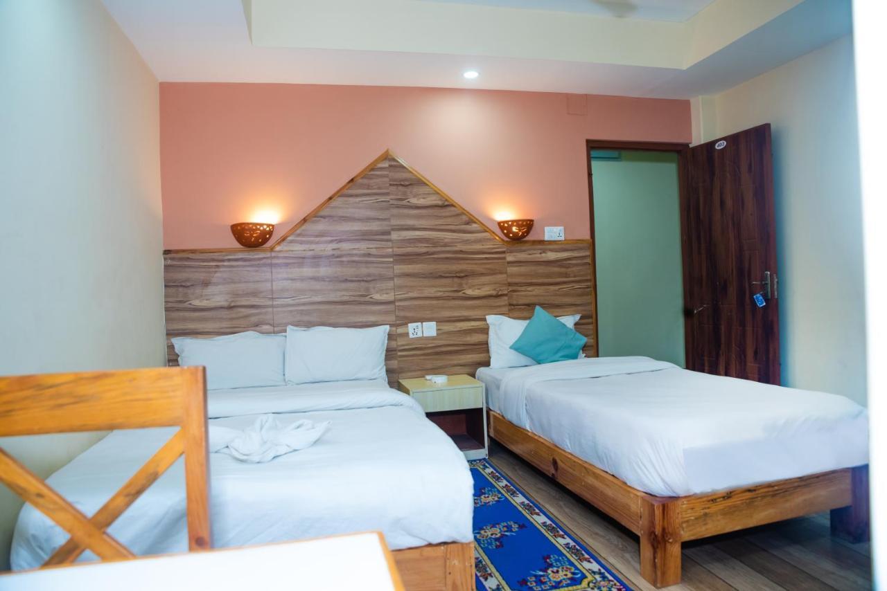 Hotel Olympus Pokhara Buitenkant foto