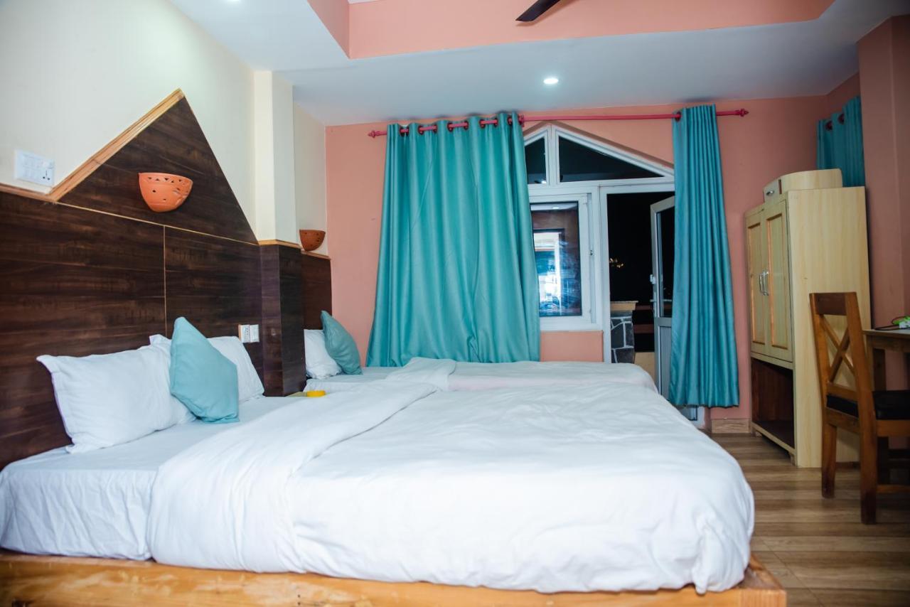 Hotel Olympus Pokhara Buitenkant foto