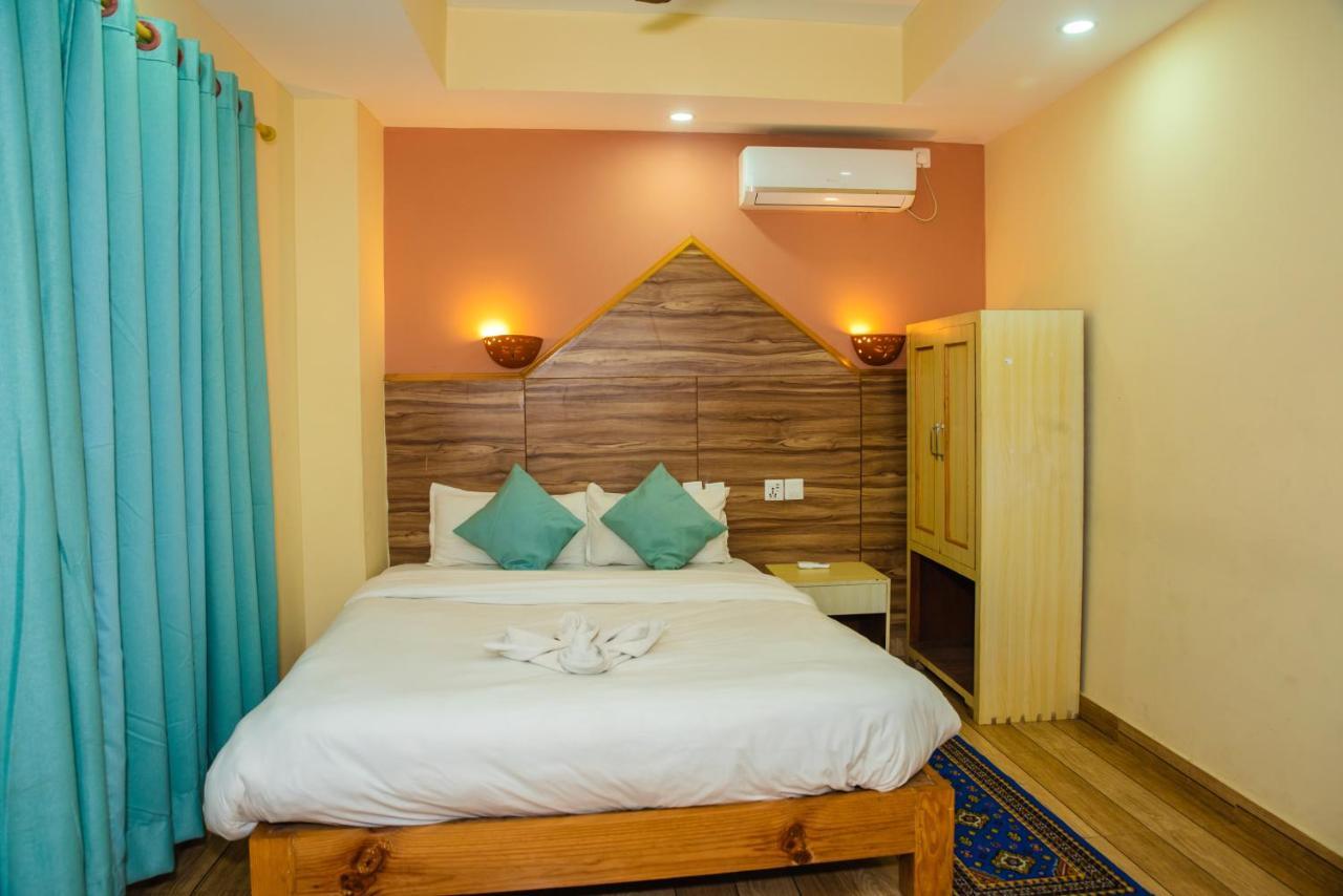 Hotel Olympus Pokhara Buitenkant foto