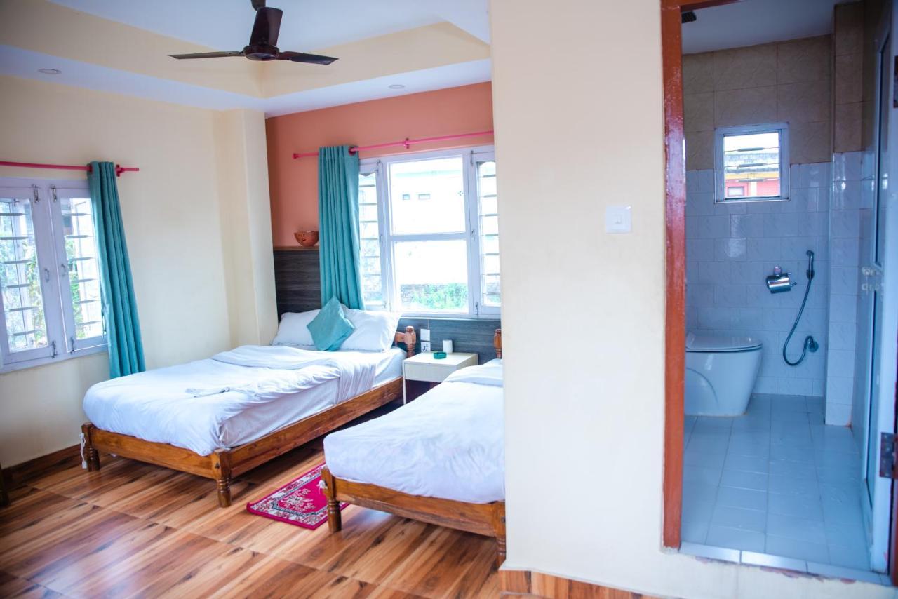 Hotel Olympus Pokhara Buitenkant foto