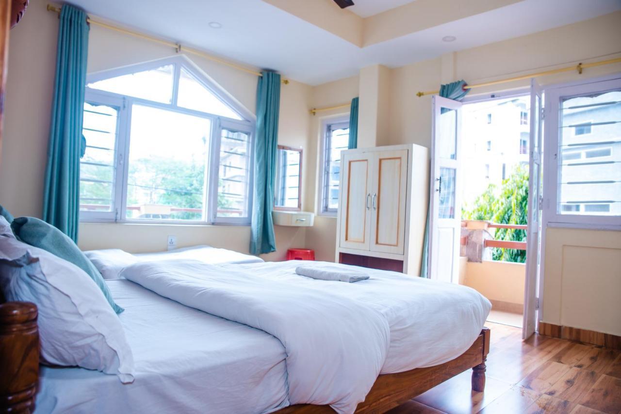 Hotel Olympus Pokhara Buitenkant foto